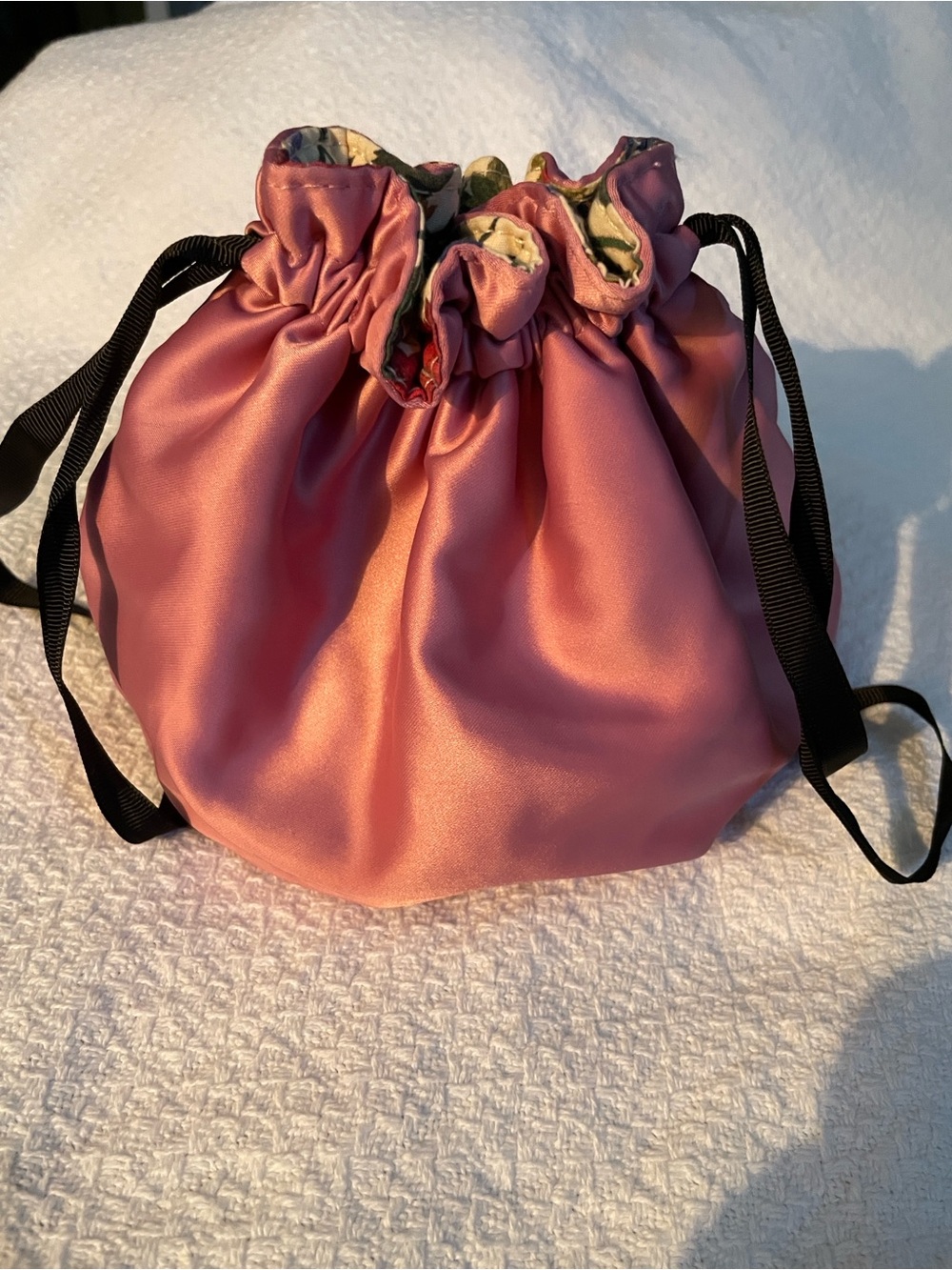 Gucci Cream Floral Drawstring Pouch with Red & Blue Blooms elegance